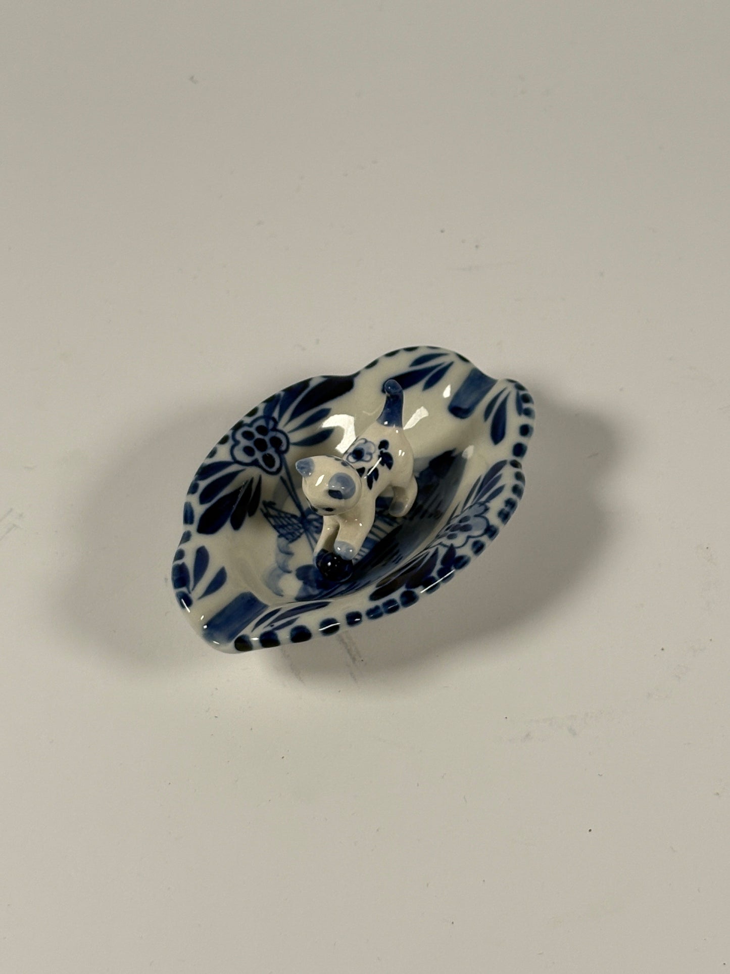 Handbemaltes Mini-Schälchen mit Tierfigur – Delft / Holland Stil