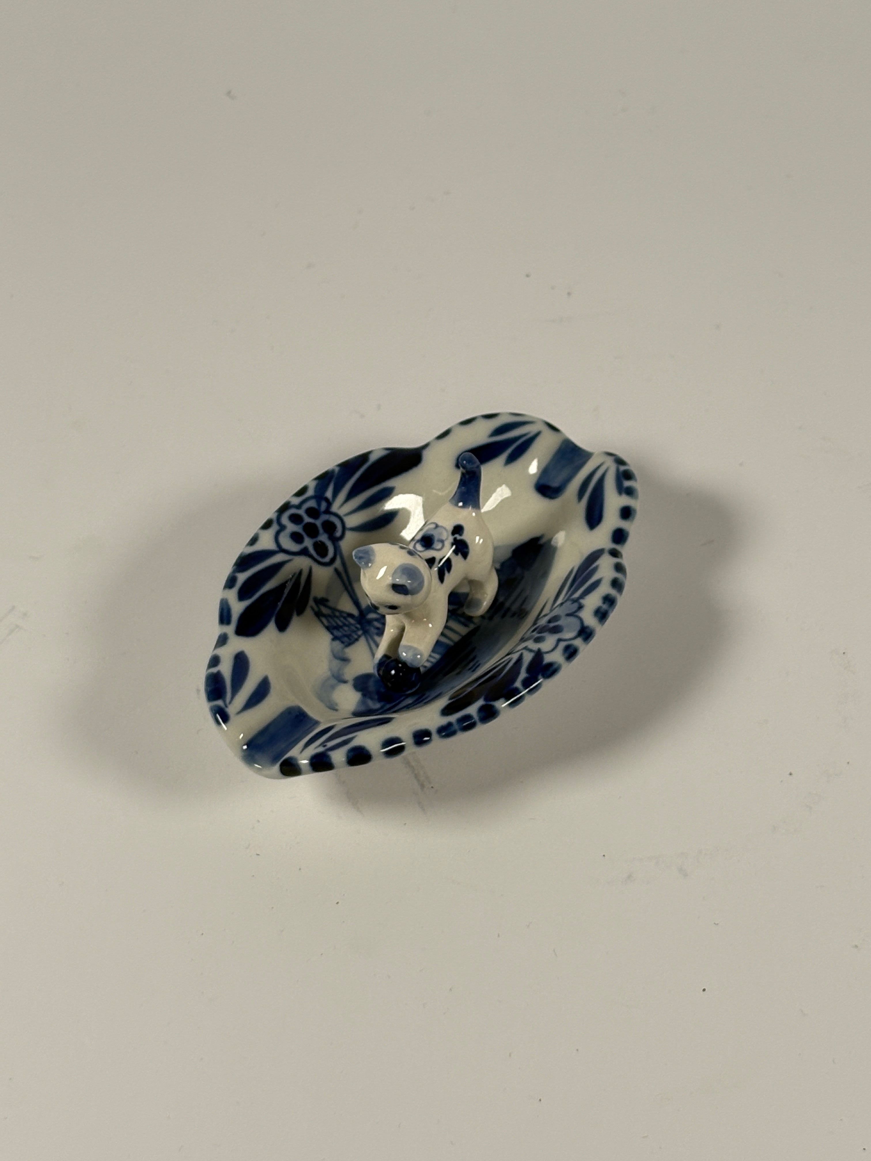 Handbemaltes Mini-Schälchen mit Tierfigur – Delft / Holland Stil