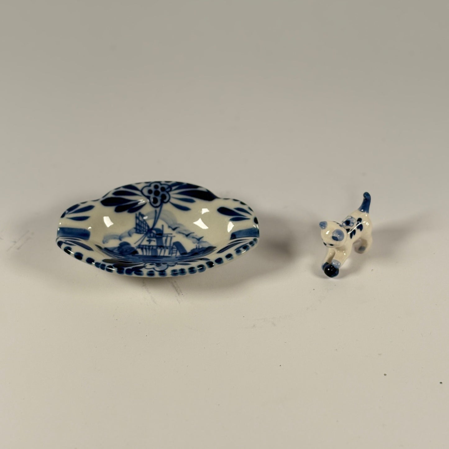 Handbemaltes Mini-Schälchen mit Tierfigur – Delft / Holland Stil