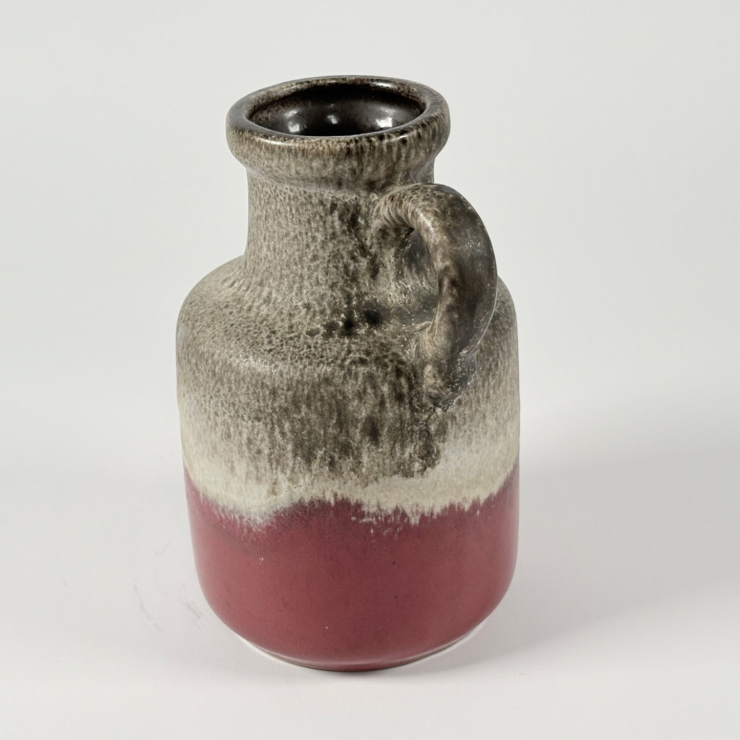 Keramikvase mit Henkel – Studiokeramik, glasiert, nummeriert