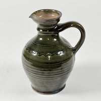 Keramikkrug mit Henkel – grüne Glasur